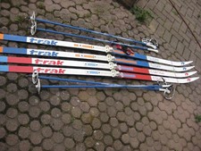 Zwei Paar Langlaufskier von TRAK 200 cm lang mit Stöcken von Exel 130 cm