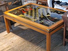 alter Couchtisch Schachtisch