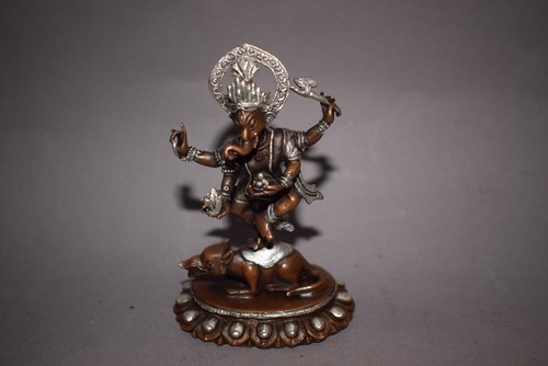Tanzender ganesha auf - tanzender, ratte