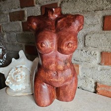 Torso weiblich geschnitzt