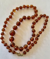 Alte Bernsteinkette im Verlauf