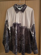 Bluse mit Motiv Leoparden von