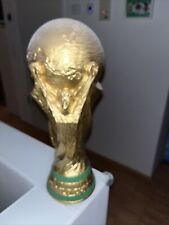 WM Pokal , Replik :  2501 Gramm , 37 cm Höhe , 15 cm Breite !