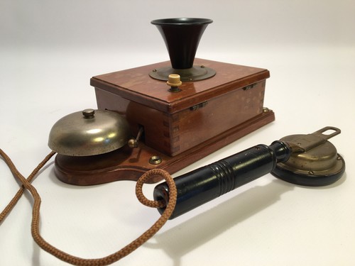 Kleines antikes holztelefon - holztelefon, /