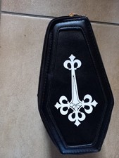 Halloween Tasche Gothic Handtasche Sarg Okkult Damentasche mit Kreuz 24x8cm