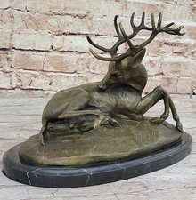 Bronze Hirsch Auf Felsen