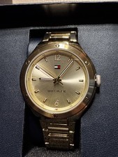 Tommy Hilfiger Damen Quarz Armbanduhr Edelstahl Goldfarben