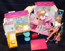 Barbie Krankenhaus Krankenwagen, 3 Puppen, Rollstuhl & Zubehör