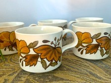 Set aus sechs Tassen und