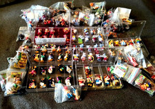 Ü-Eier Ferrero Figuren Konvolut 149 Stück - teils Komplett-Serien in Plastik-Box