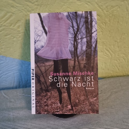 Schwarz ist die nacht - nacht:, roman