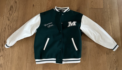 Divided collegejacke - by,