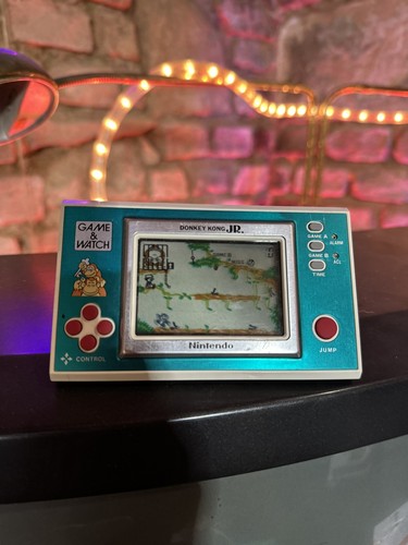Nintendo game watch - &,