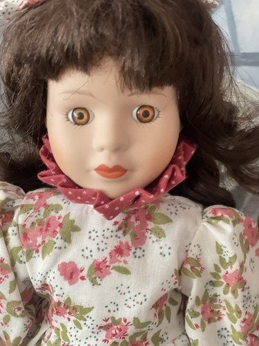Porzellanpuppe doll - doll,