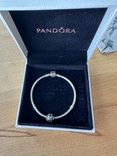 Pandora Armband mit 1 Charm