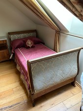 Antikes französisches Bett um