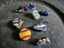 6 Jibbitz Schuh Pins Crocs Anstecker Sport MIX  Basketball Sportschuhe...
