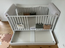 Kinderbett mit Staufach und