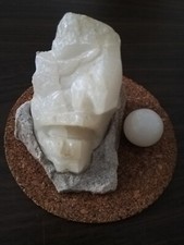 Skulptur Stein - zwei Seiten -