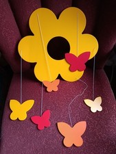 Mobile Kinderzimmer Babybett Holz Blume Schmetterlinge