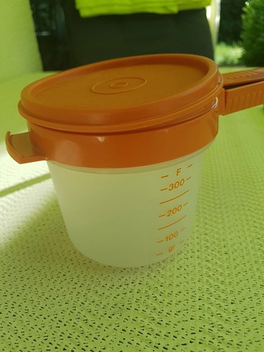 Tupperware 1689-24