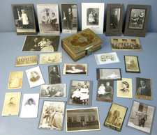 Fotoalbum mit Fotografien CDV Kabinettfotos Porträts Familie alt antik Konvolut