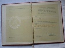 DDR Urkunde Rettungsmedaille