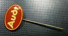 Audi Anstecknadel braun glasiert geprägt 80er Jahre - Maße 22x15mm