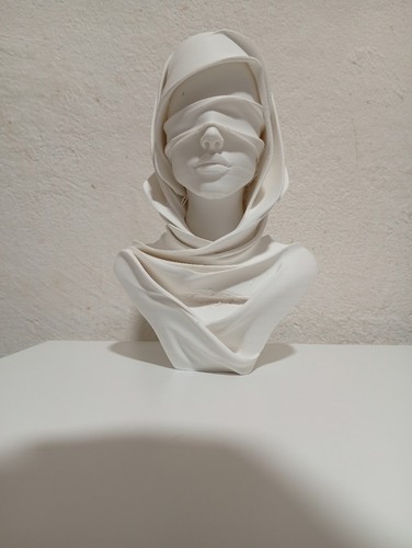 Vermummte frau skulptur statue - skulptur,