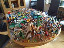 Konvolut Playmobil, Tiere, Duplo, Lego, große Holzkiste