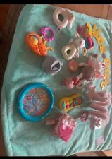 Je 2 Artikel/Konvolut an Babyspielsachen (viele verschRasseln ,Beiss-Greif)neuw.
