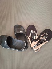 Badelatschen und Badeschuhe