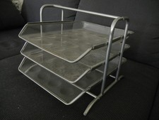 Dokumentenablage aus Metall Briefablage 3 Fächer Mesh Design silber