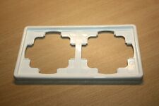 Gira S-Color 2-fach Rahmen in weiß / cremeweiß