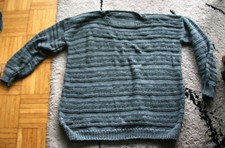 Unikat: Pulli grün / grau, Gr. 46/48/50, Handstrick mit Muster, lang