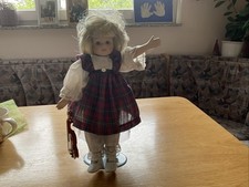 Porzellan Puppe mit Geige