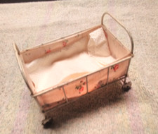 Altes Puppenstubenbett Metall