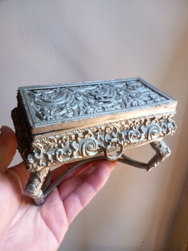 Schmuckschatulle aus metall - schmuckschatulle,