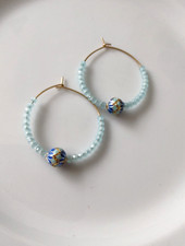 Creolen, blaue Glasperlen und