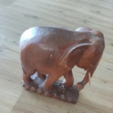 Elefant aus braunem