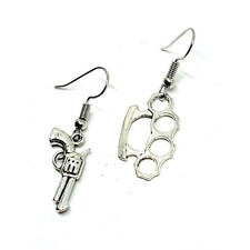 Gun & Brass Knuckle Duster