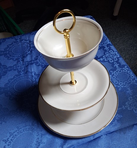 Alte etagere aus - alte, kaffeegedeck