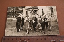 tolles altes Foto - Gruppe Männer in historischer Kleidung mit Schwertern - 20-3