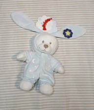 Bär im Hasenkostüm ? Nicotoy Simba Kuscheltier Stofftier blau weiß Schlafanzug