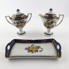 Porzellan Set mit Tablett und Zuckerdose und Milchkännchen (A)