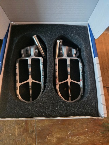 Podnóżki pegs triumph - pegs,
