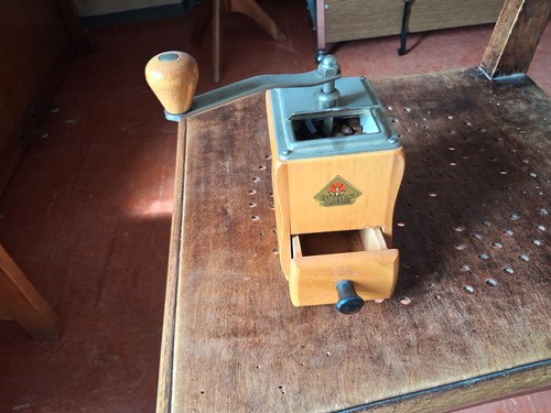 Alte kaffemühle - alte,