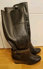 Stiefel mit Keilabsatz