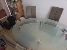 Ovaler Glastisch mit 4