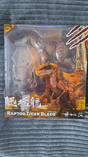 Nanmu velociraptor tiger - velociraptor,